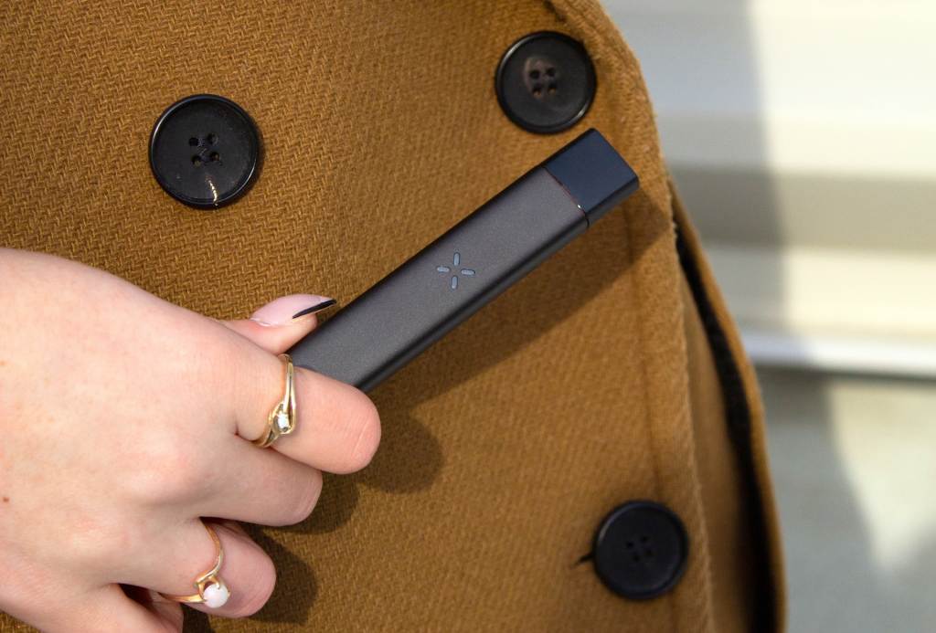 Du hast Fragen zur Anwendung von CBD Extrakten, CBD Blüten, CBD Vapes usw.? Gerne versuchen wir all deine Fragen zu beantworten!