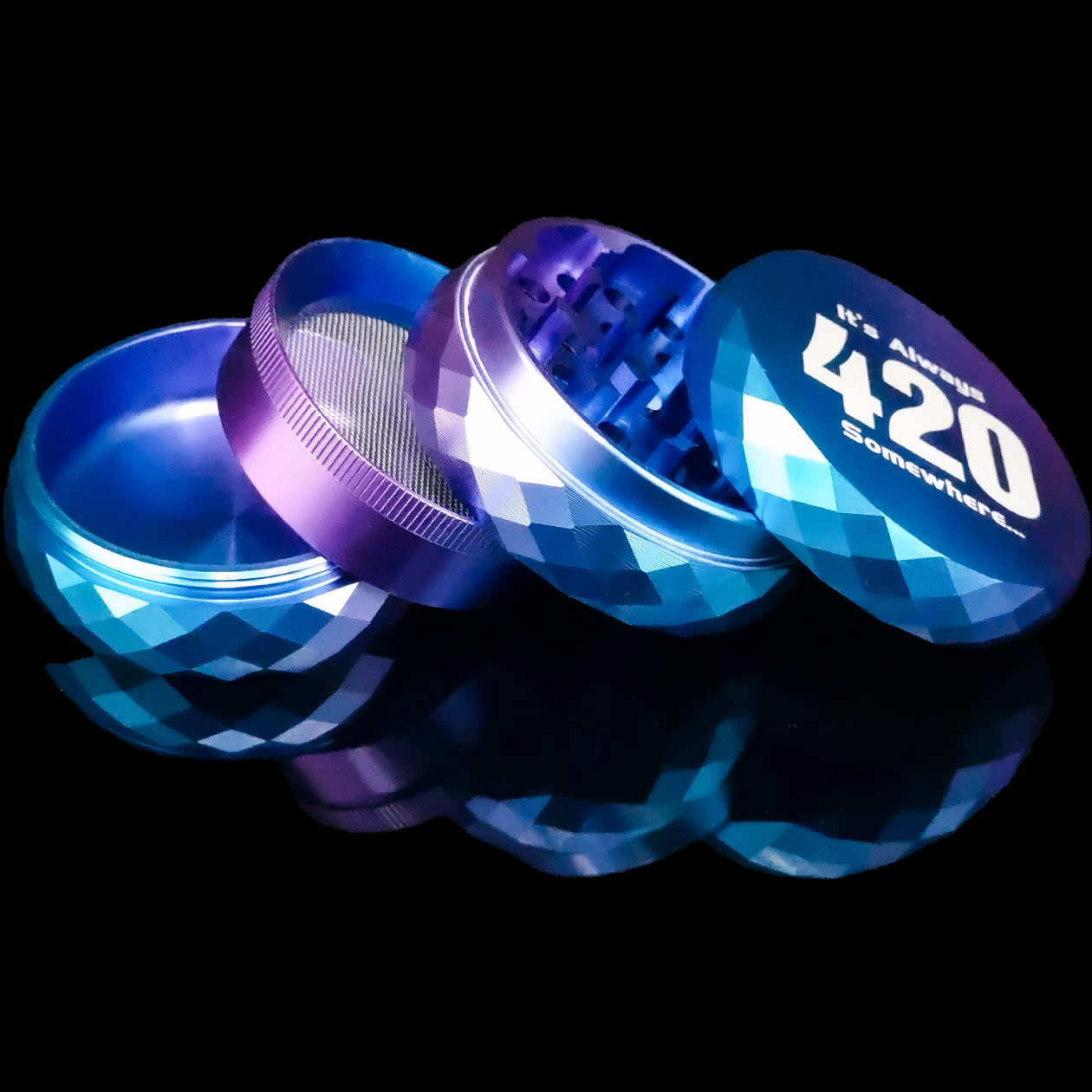 produkt 1831 honeypuff diamond cutting grinder rainbow blau lila rautenform 4 tlg aluminium 50mm geschenkbox 420 somewhere