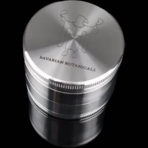 produkt 1847 bavarian botanicals edelstahlgrinder edelstahl gravur 63mm 4 tlg silber stainless steel crusher shredder kraeutermuehle edel