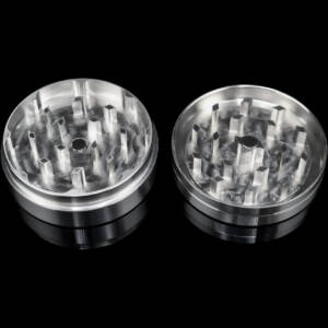 produkt 1860 bavarian botanicals edelstahlgrinder edelstahl gravur 50mm 2 tlg silber crusher shredder kindl edles geschenk stoffbeutel