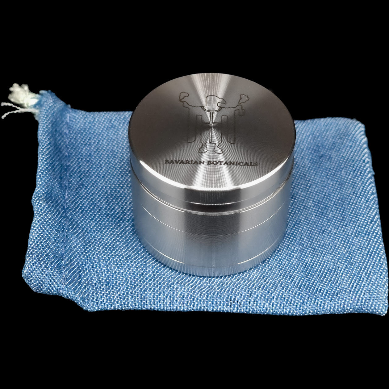 produkt 1867 bavarian botanicals edelstahlgrinder klein edelstahl gravur 40mm 4 tlg silber crusher shredder kindl stoffbeutel saeckchen