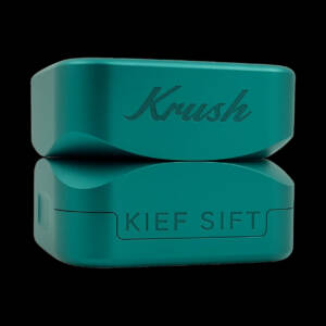 produkt 2137 krush kube 3 0 emerald green dunkelgruen 4 tlg grinder crusher kraeutermuehle shredder quadratisch aluminium gruen pollensieb